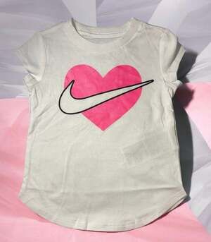 Nike Toddler Girls Core Heart Graphic Short Sleeve T-Shirt Size 2t *NWT*